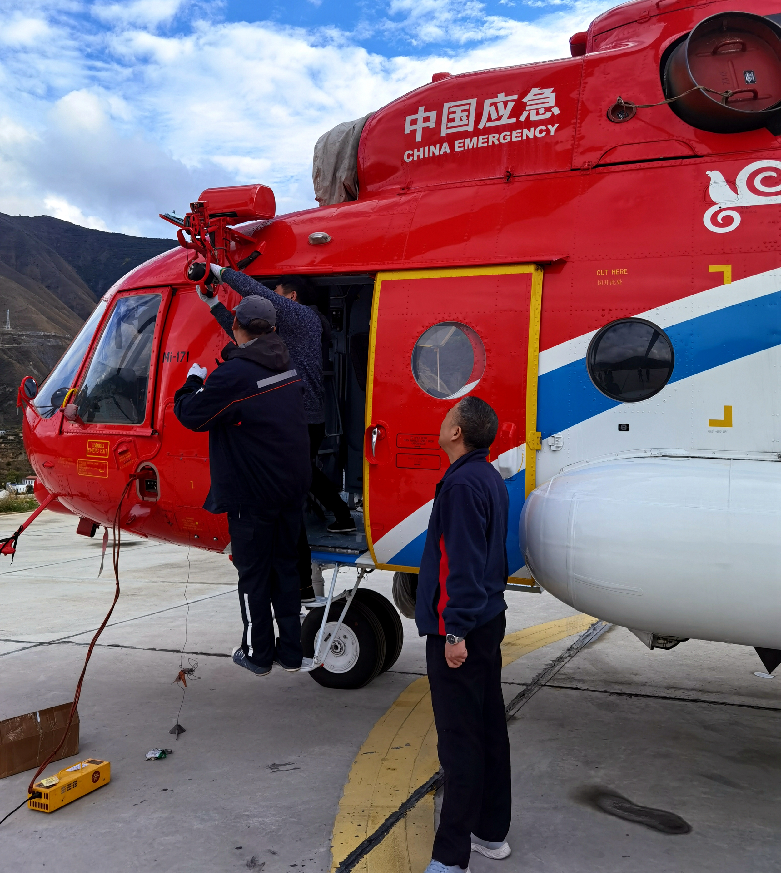 南航总站成都站金川基地秋冬季航空应急救援开航